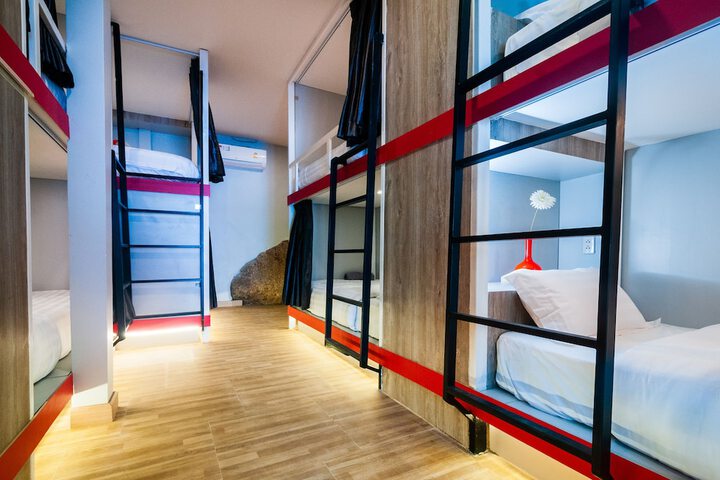 Room 12 of 32