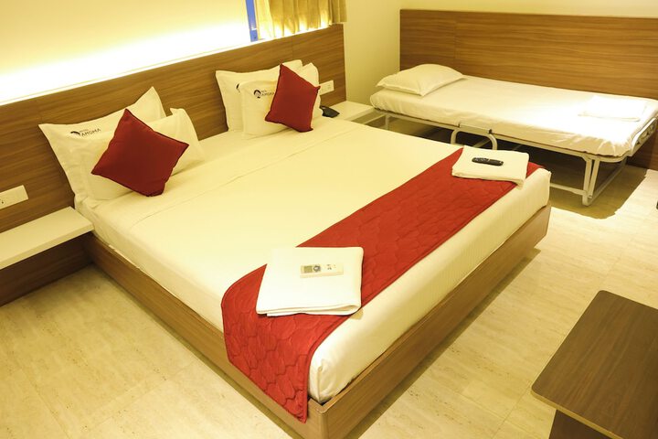 Room 9 of 16