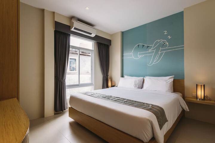 Room 8 of 33