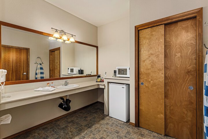 Room 32 of 73