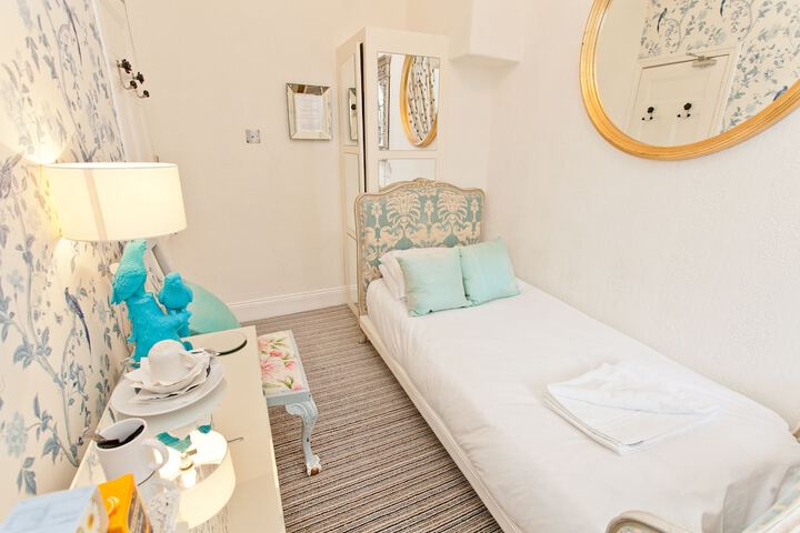 Room 157 of 250
