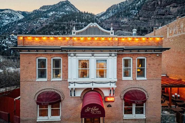 St. Elmo Hotel
