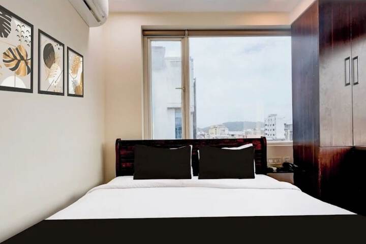 Room 7 of 11