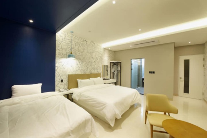 Room 19 of 37