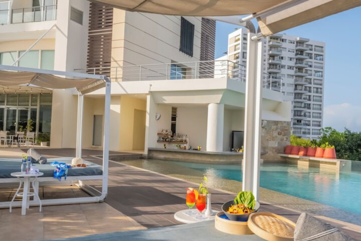 Hotel Pool
