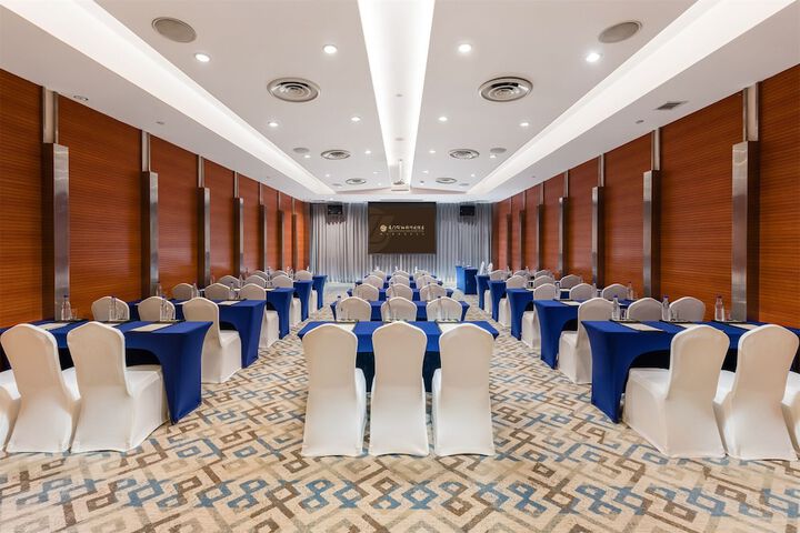 Ballroom/Hall 59 of 82