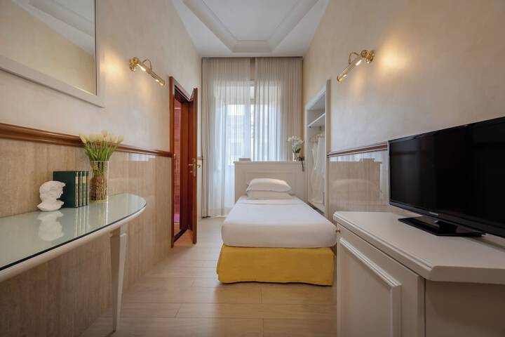 Room 52 of 100