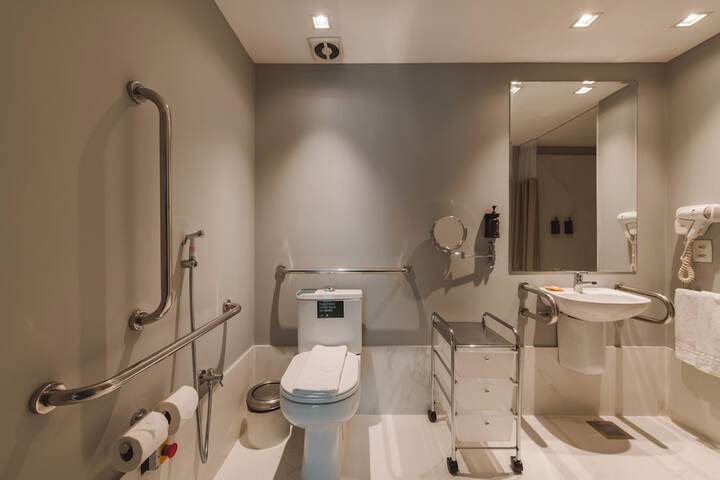 Room 42 of 77