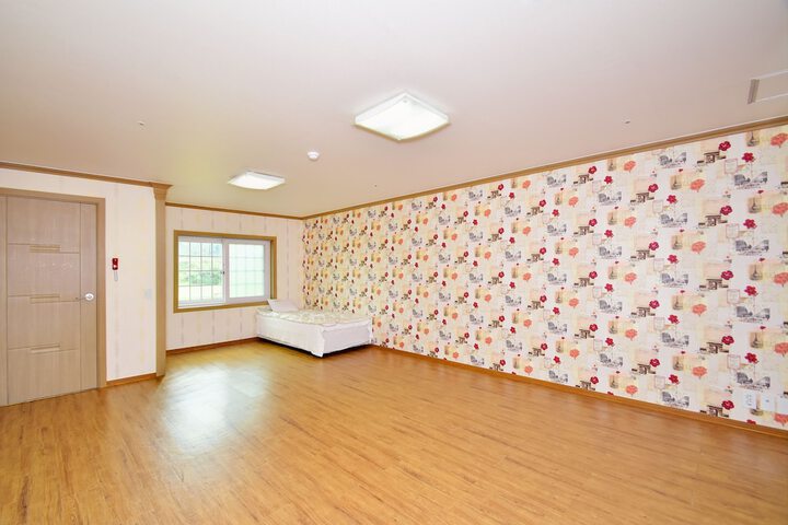 Room 19 of 34