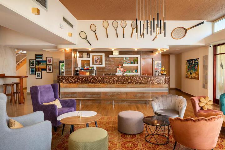 Guest Lobby