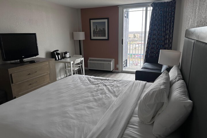 Standard King Bed Accessible (2 of 15)