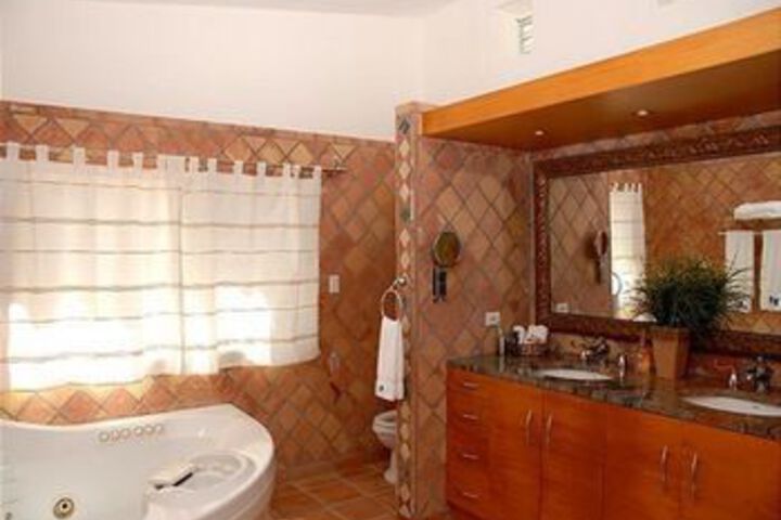 Room 2 of 34
