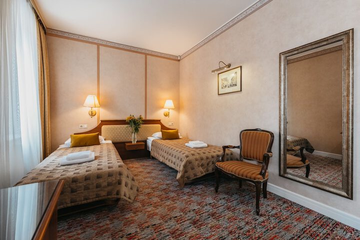 Room 43 of 122