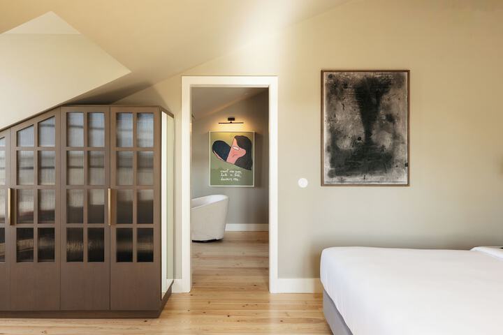 Room 27 of 93