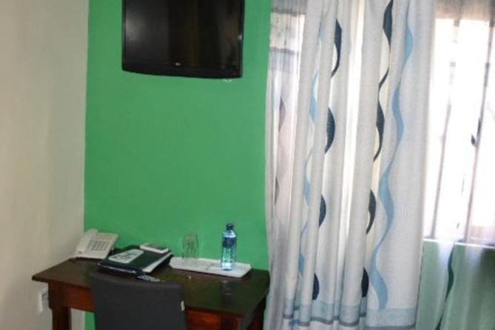 Room 8 of 25