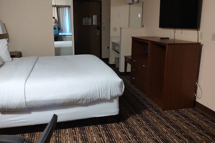 1 King Bed (8 of 12)