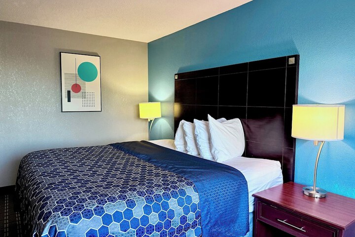 Standard | King Bed (8 of 17)