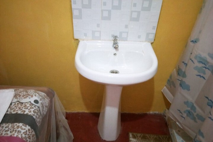 Room 7 of 12