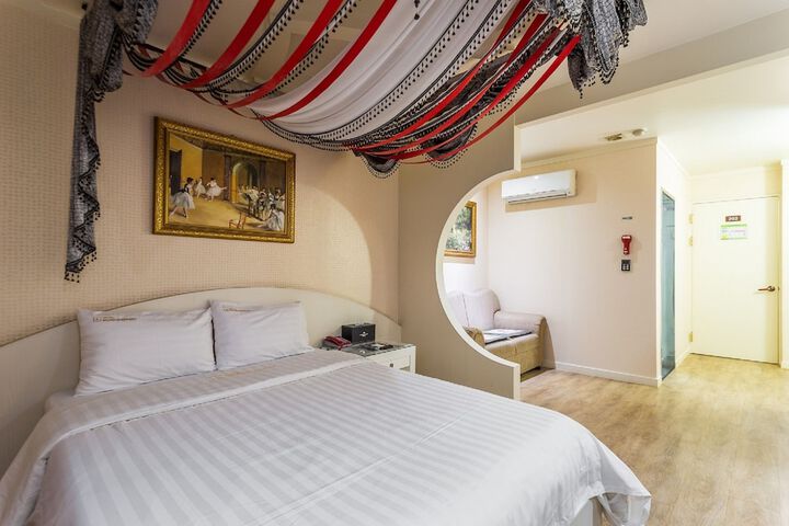 Room 20 of 31