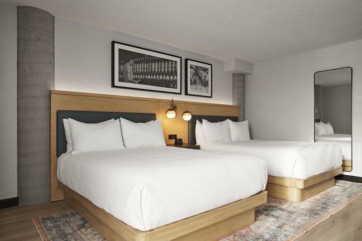 1 Queen Bed (8 of 9)