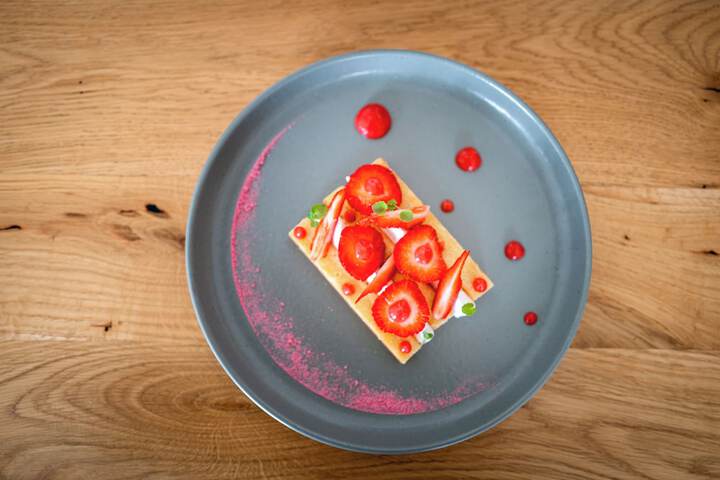 Dining 36 of 48