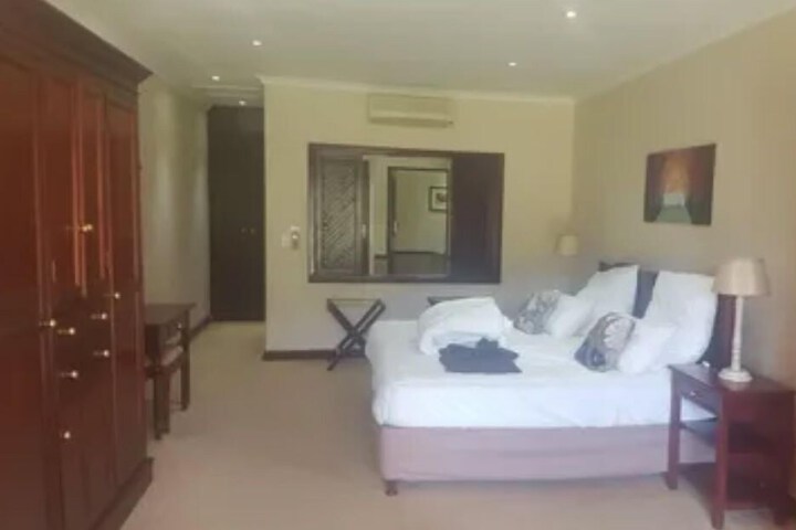 Room 27 of 32