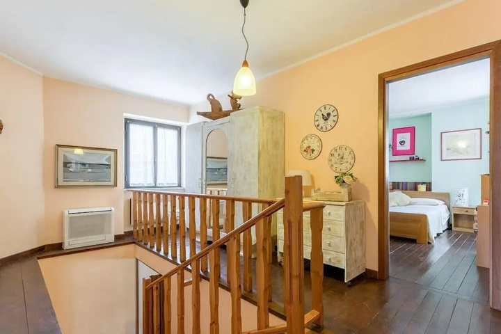 Room 4 of 20