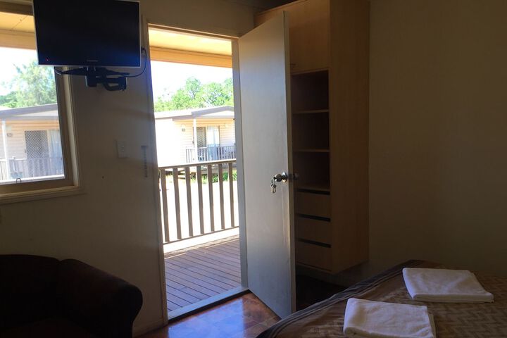 Room 13 of 80