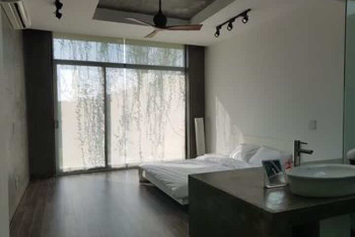 Room 19 of 33