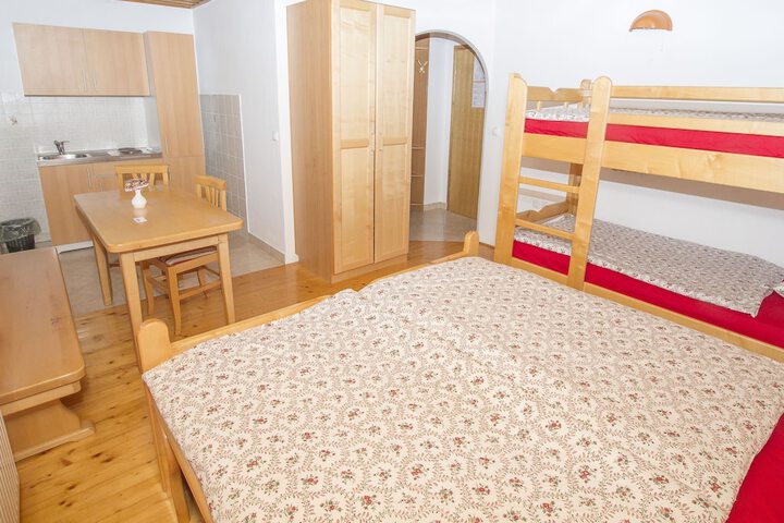 Room 25 of 49