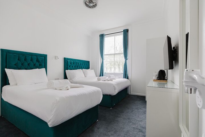 Room 42 of 122