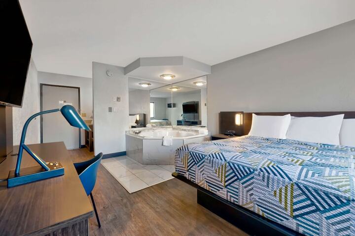 1 King Bed (11 of 11)