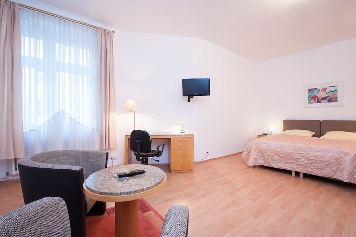 Room 7 of 25
