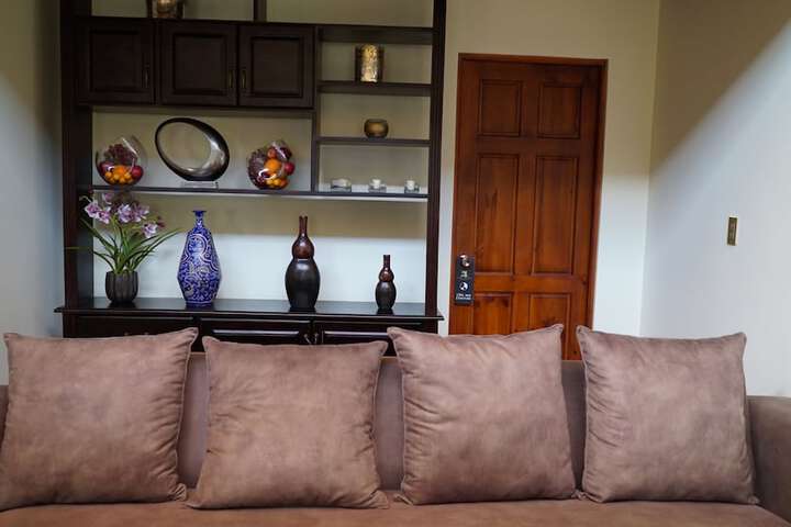 Room 3 of 38