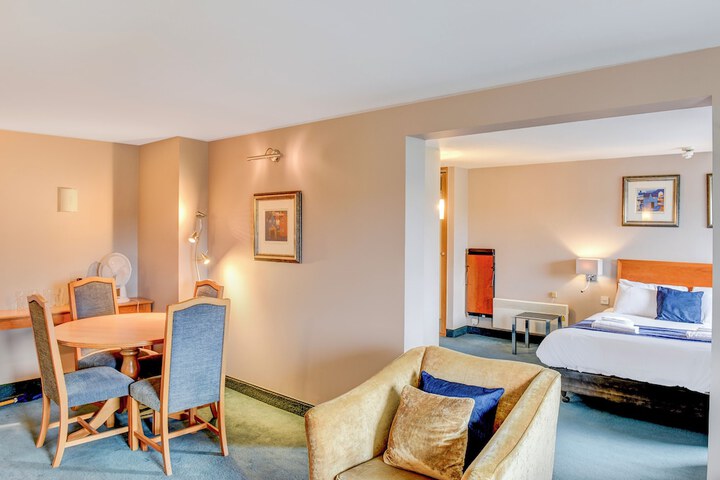 Room 14 of 41