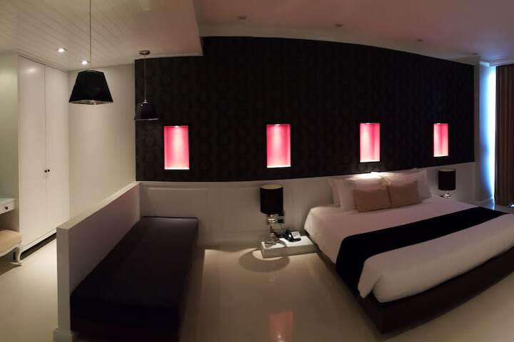 Room 32 of 168