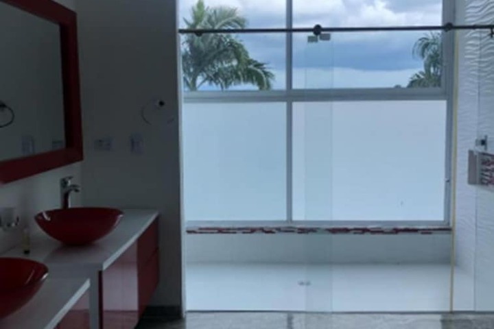 Room 12 of 18