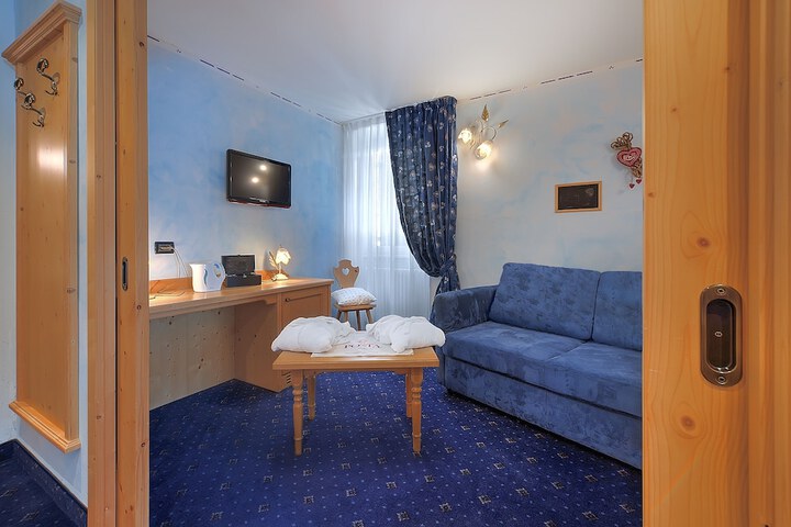 Room 11 of 33