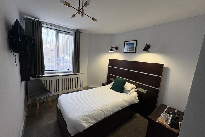 Room 25 of 86