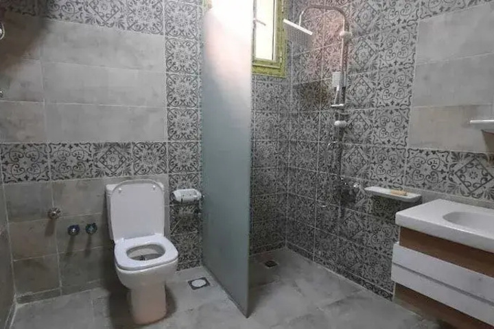 Room 8 of 11