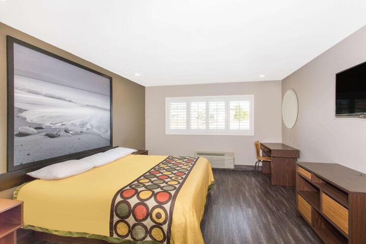 1 King Bed (11 of 20)