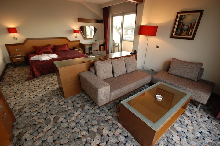 Room 13 of 52