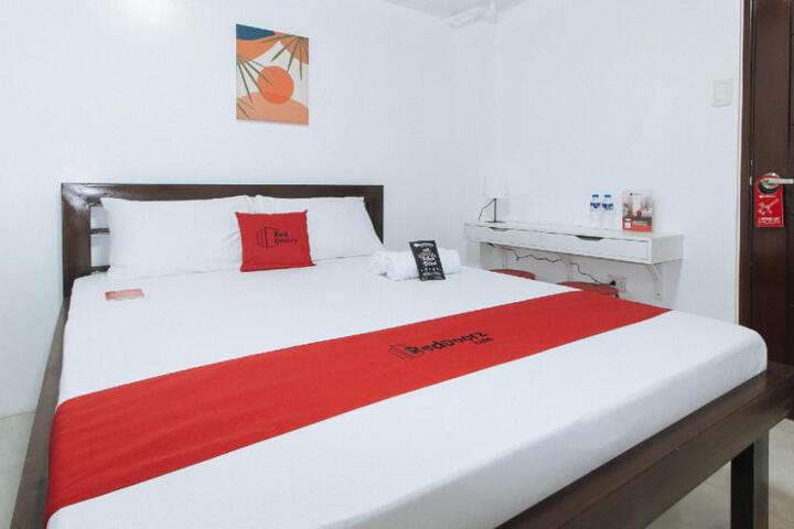 RedDoorz near UST Sampaloc Manila