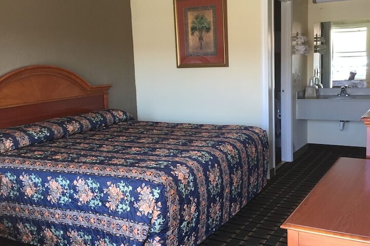 1 King Bed (12 of 12)