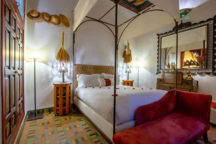 Room 27 of 104