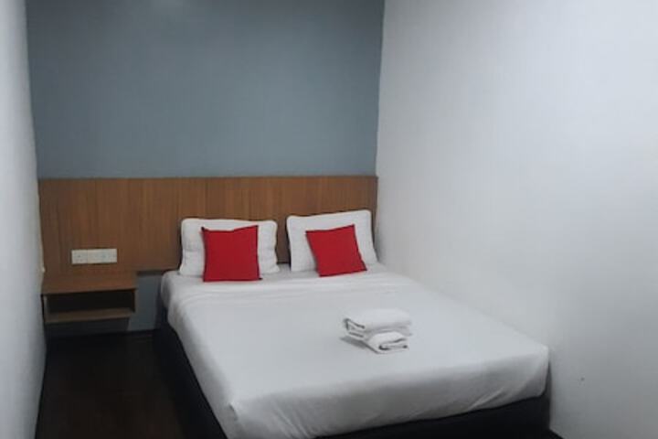 Room 8 of 28