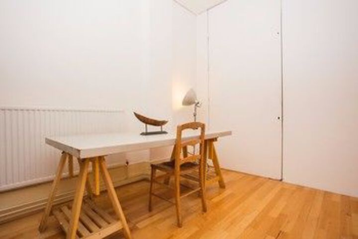 Room 10 of 18