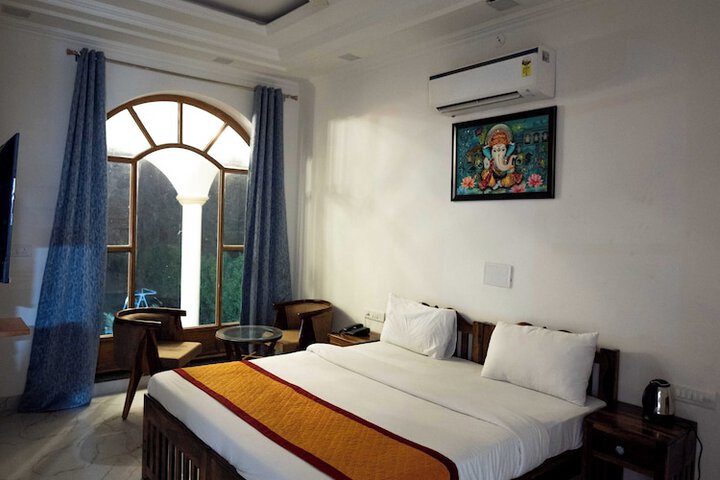 Room 10 of 36