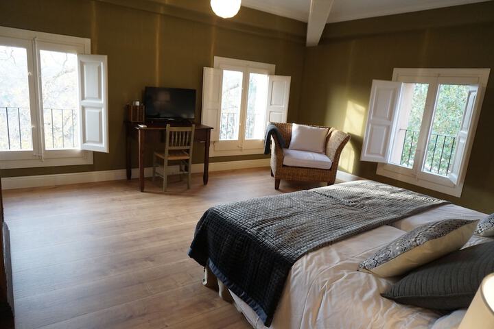 Room 11 of 35
