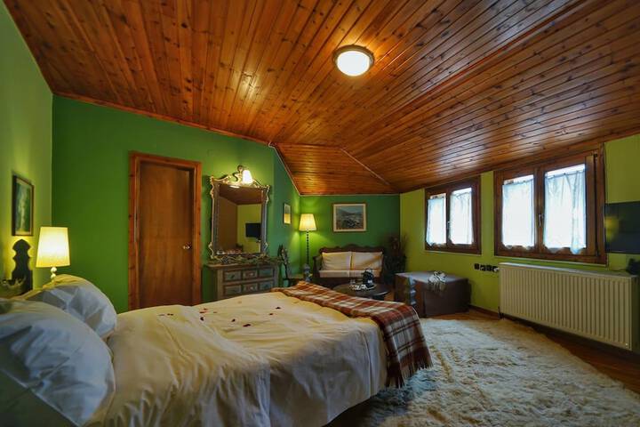 Room 33 of 70